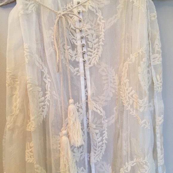 ❌SOLD❌Boutique Lace Duster - Picture 3 of 7